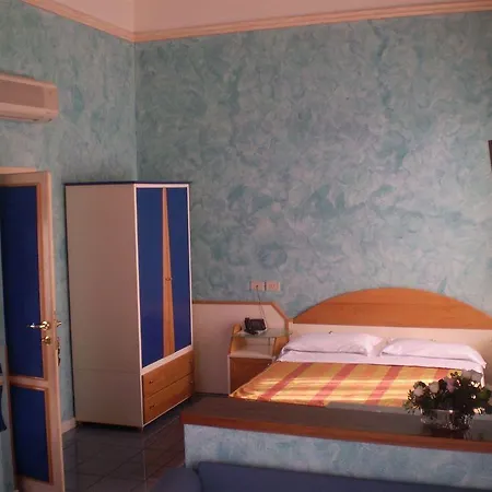 Hotel Athena 3*