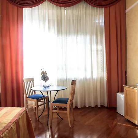 Athena Hotel 3*